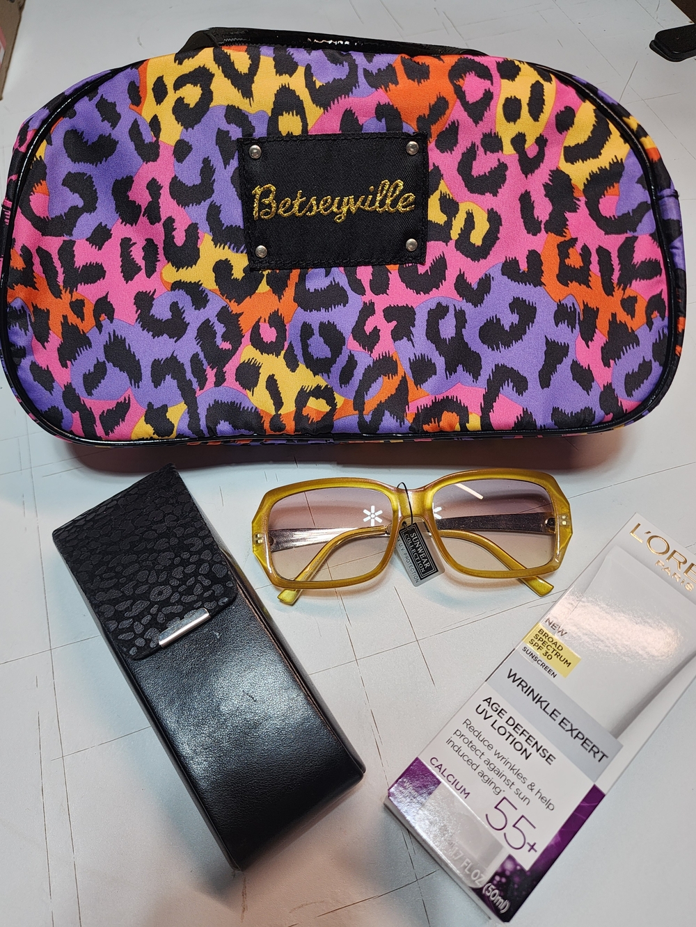 Betsey Johnson Bag With Glasses. Case & Sunscreen